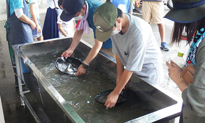 庄内町のイベント　砂金掘り体験